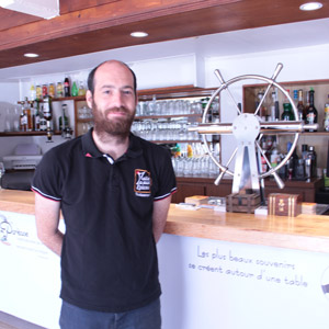 Florian, chef de salle de La Malle aux épices Florian, chef de salle de La Malle aux épices